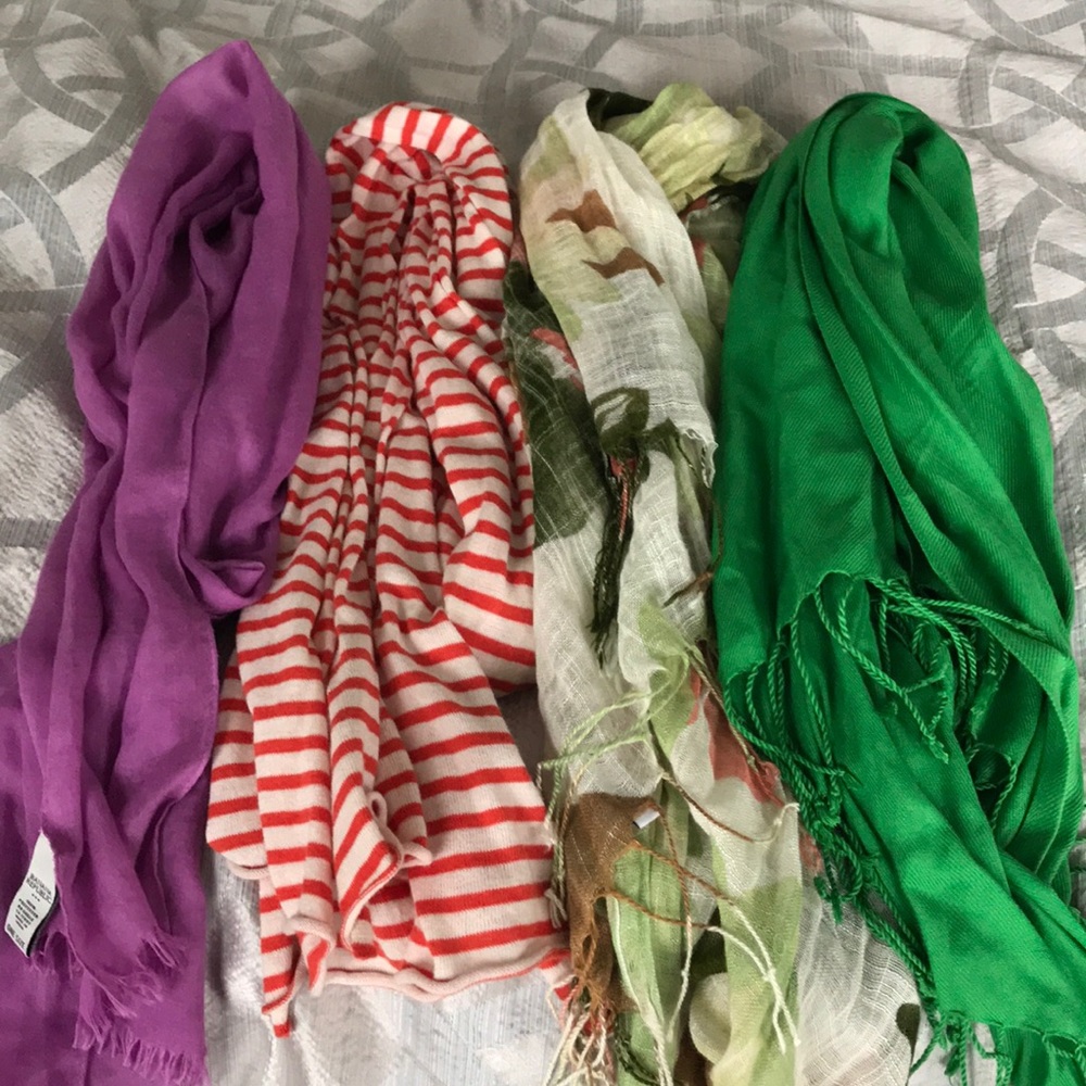 Bundle of 4 scarves